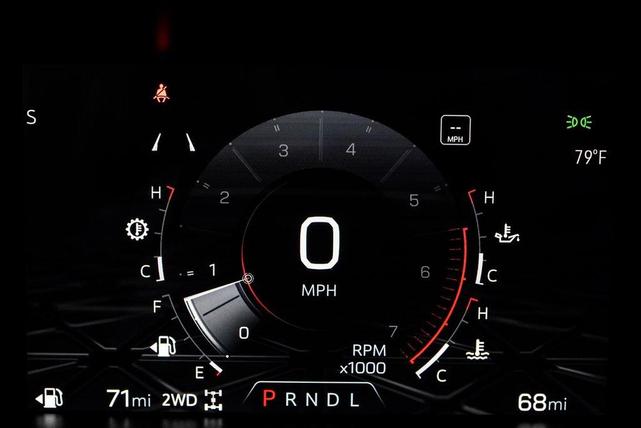Photo of 2023 Summit White GMC Canyon