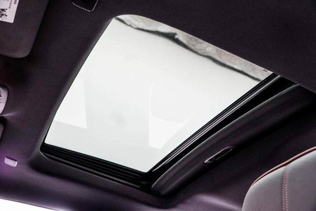 Photo of 2023 Summit White GMC Canyon