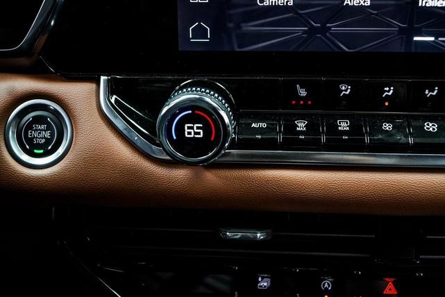 Photo of 2023 Summit White GMC Canyon
