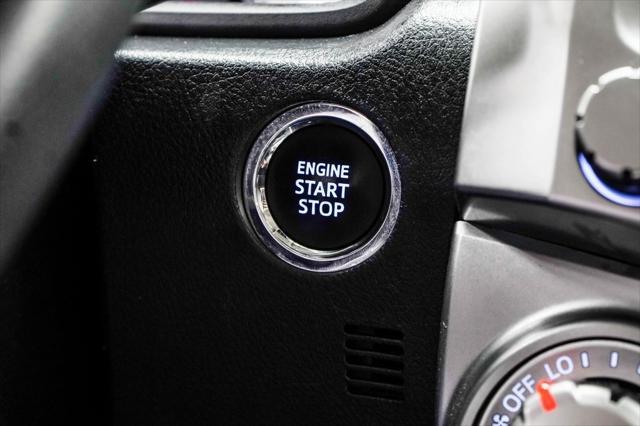 Photo of 2021 Super White Toyota 4Runner