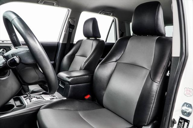 Photo of 2021 Super White Toyota 4Runner
