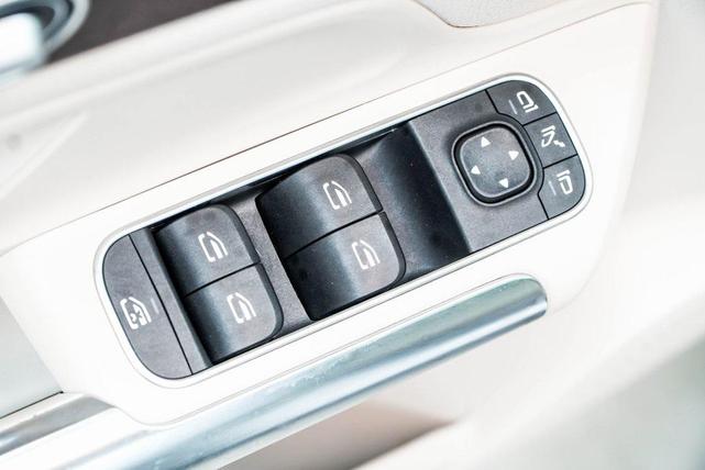 Photo of 2021 White Mercedes-Benz GLA 250