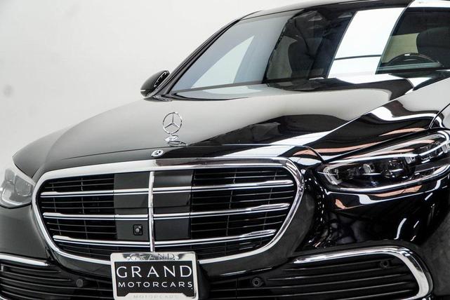 Photo of 2022 Black Mercedes-Benz S-Class