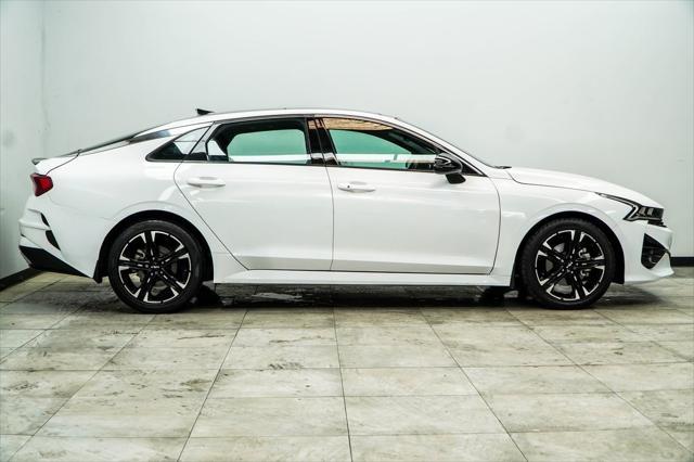 Photo of 2022 Glacial White Pearl Kia K5