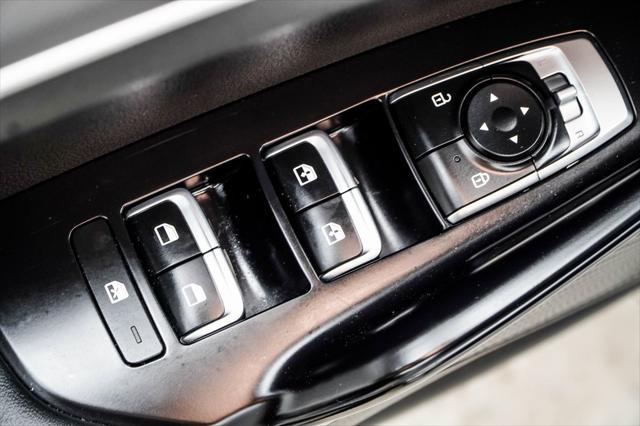 Photo of 2022 Glacial White Pearl Kia K5