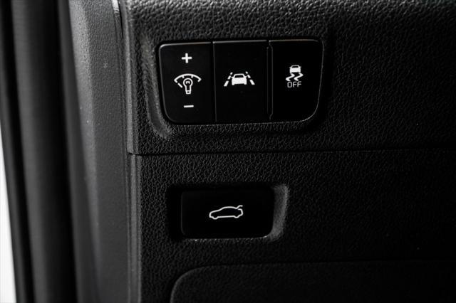 Photo of 2022 Glacial White Pearl Kia K5