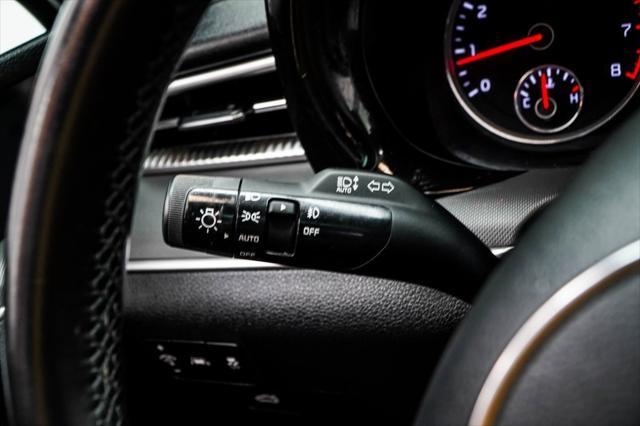 Photo of 2022 Glacial White Pearl Kia K5