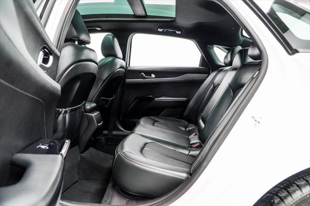 Photo of 2022 Glacial White Pearl Kia K5