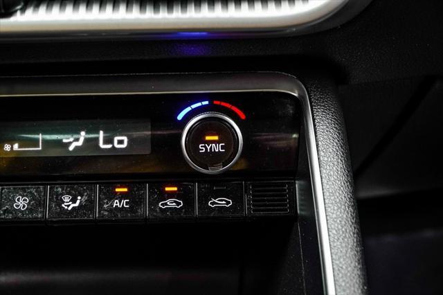 Photo of 2022 Glacial White Pearl Kia K5