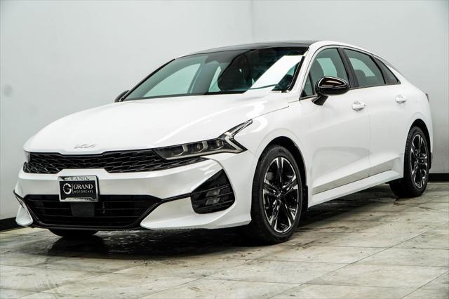 Photo of 2022 Glacial White Pearl Kia K5