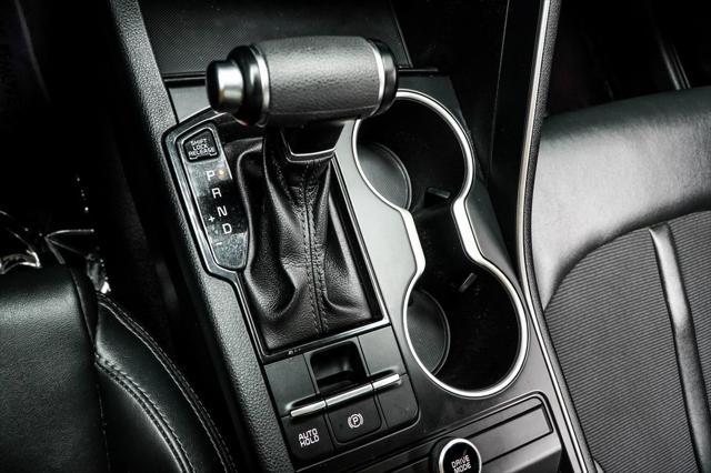 Photo of 2022 Glacial White Pearl Kia K5