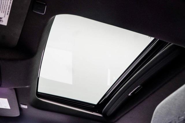 Photo of 2021 Summit White GMC Sierra 1500
