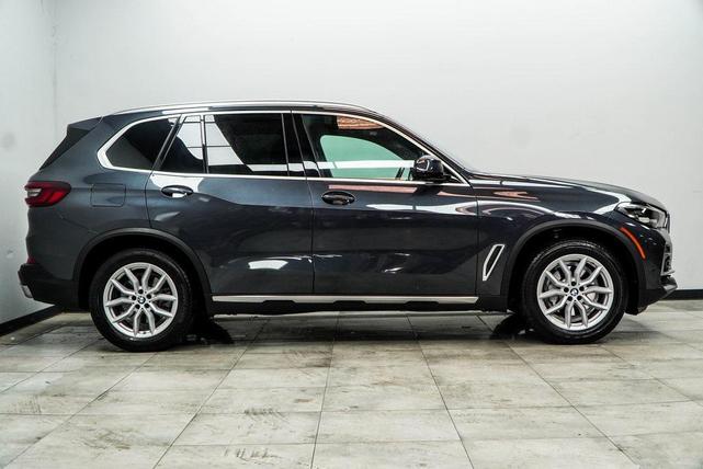 Photo of 2022 Arctic Grey Metallic BMW X5