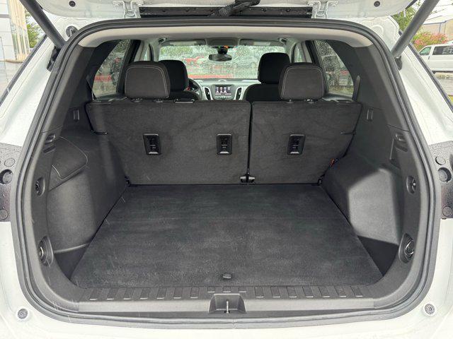Photo of 2023 Summit White Chevrolet Equinox