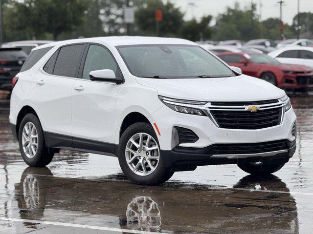 Photo of 2023 Summit White Chevrolet Equinox