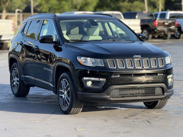 Photo of 2019 Diamond Black Crystal Pearlcoat Jeep Compass