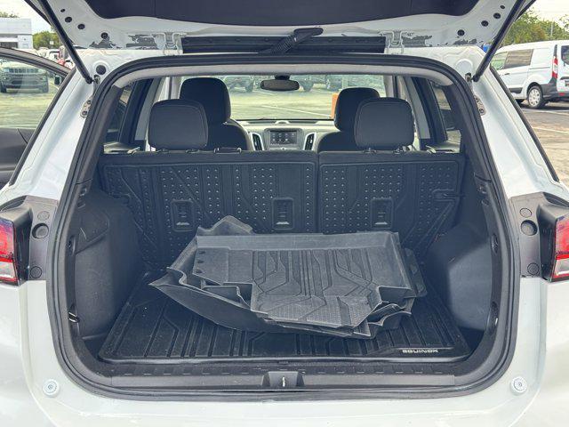 Photo of 2023 Summit White Chevrolet Equinox