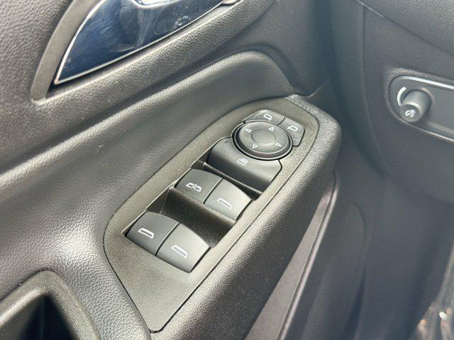 Photo of 2023 Summit White Chevrolet Equinox