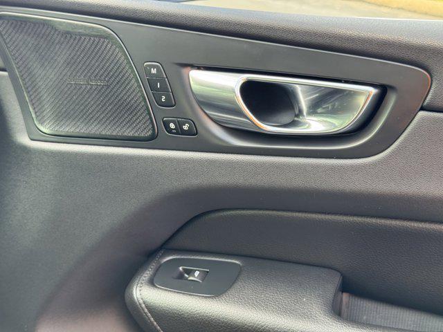 Photo of 2020 Onyx Black Metallic Volvo XC60