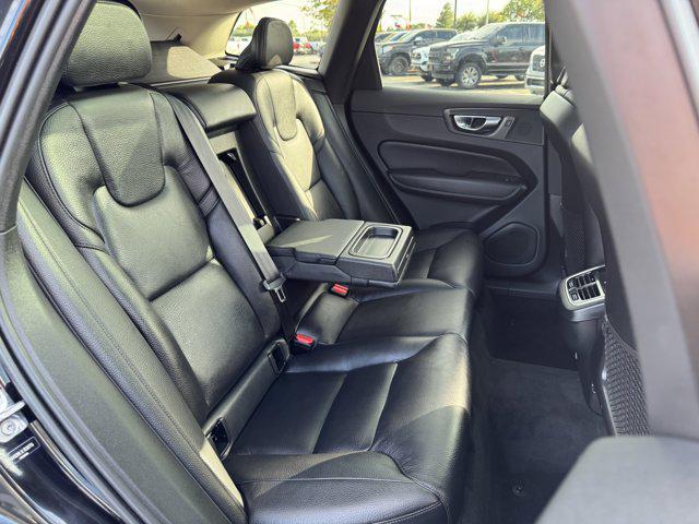 Photo of 2020 Onyx Black Metallic Volvo XC60