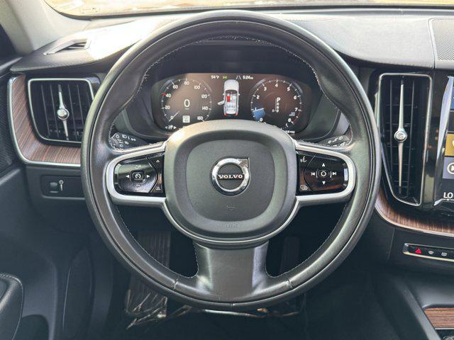 Photo of 2020 Onyx Black Metallic Volvo XC60