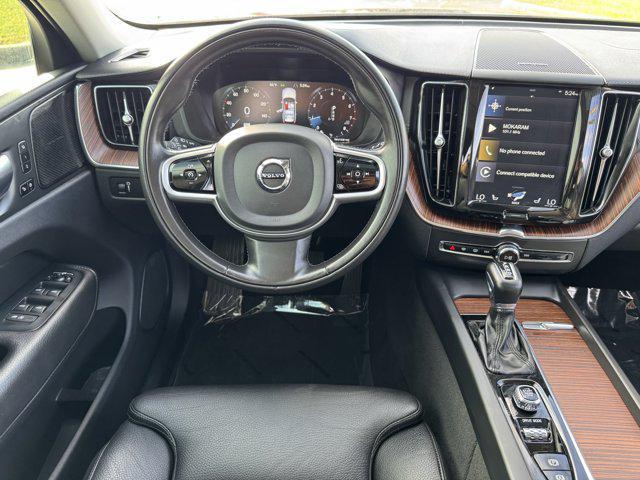 Photo of 2020 Onyx Black Metallic Volvo XC60