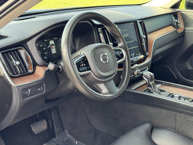 Photo of 2020 Onyx Black Metallic Volvo XC60