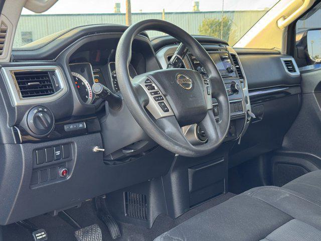 Photo of 2017 Deep Blue Pearl Nissan Titan