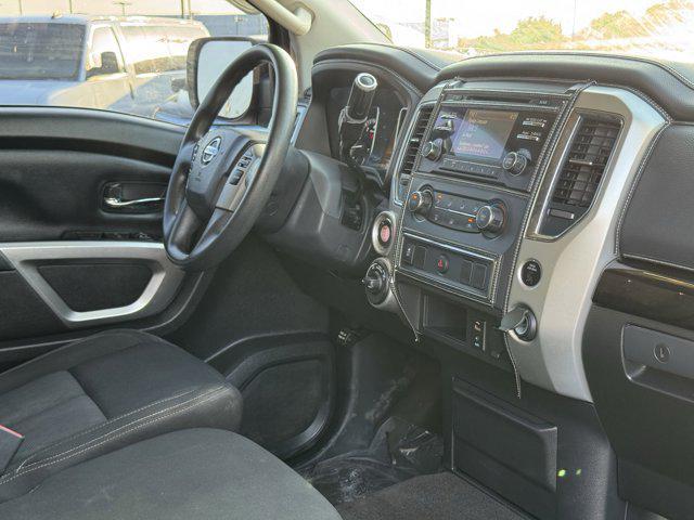 Photo of 2017 Deep Blue Pearl Nissan Titan