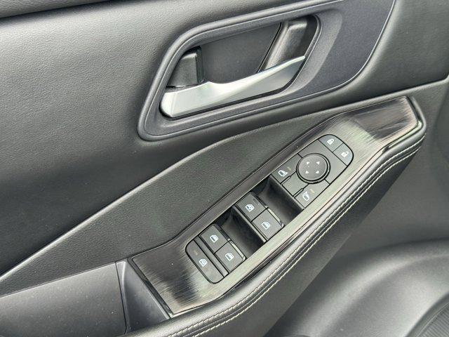Photo of 2024 Brilliant Silver Metallic Nissan Rogue