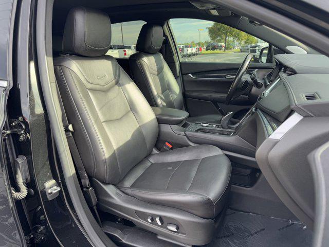 Photo of 2020 Black Cadillac XT5