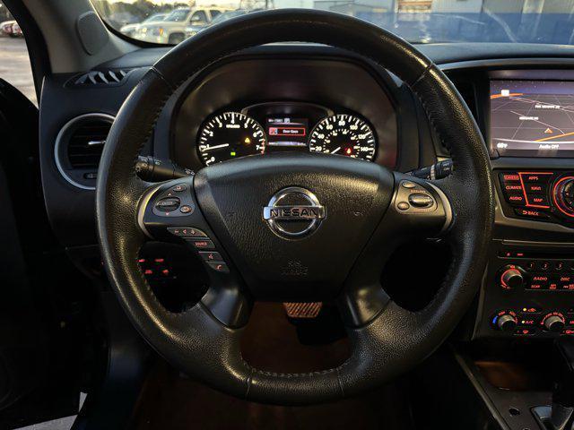 Photo of 2017 Magnetic Black Metallic Nissan Pathfinder