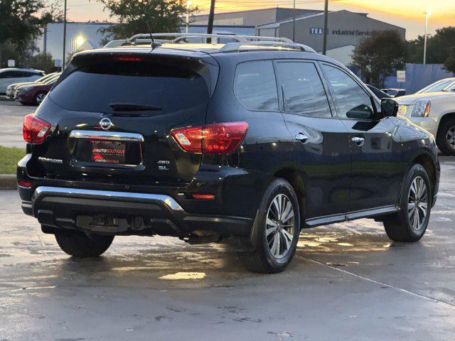 Photo of 2017 Magnetic Black Metallic Nissan Pathfinder