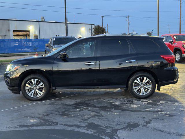 Photo of 2017 Magnetic Black Metallic Nissan Pathfinder