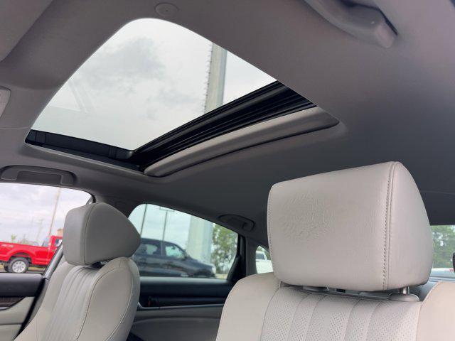 Photo of 2018 Lunar Silver Metallic Honda Accord