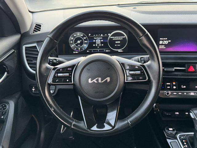 Photo of 2024 White Kia Seltos