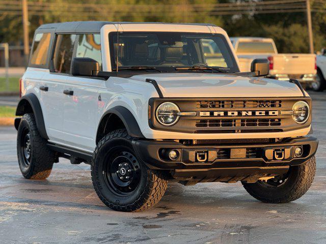Photo of 2023 Oxford White Ford Bronco