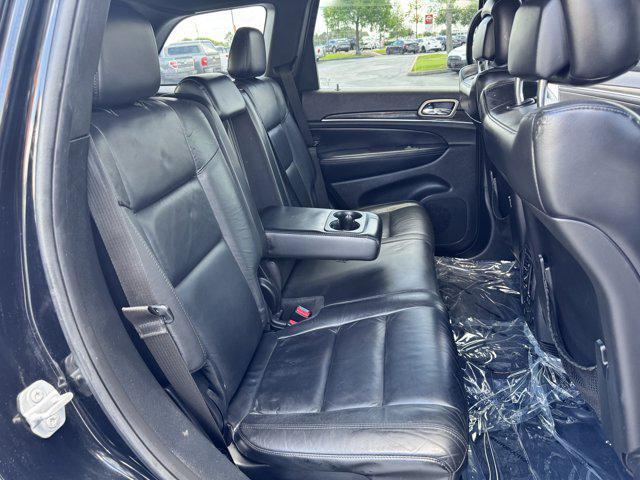 Photo of 2017 Diamond Black Crystal Pearlcoat Jeep Grand Cherokee