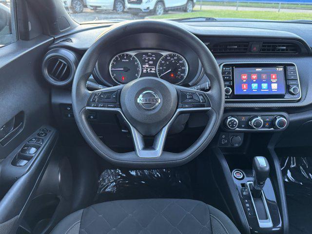 Photo of 2020 Gun Metallic Nissan Kicks