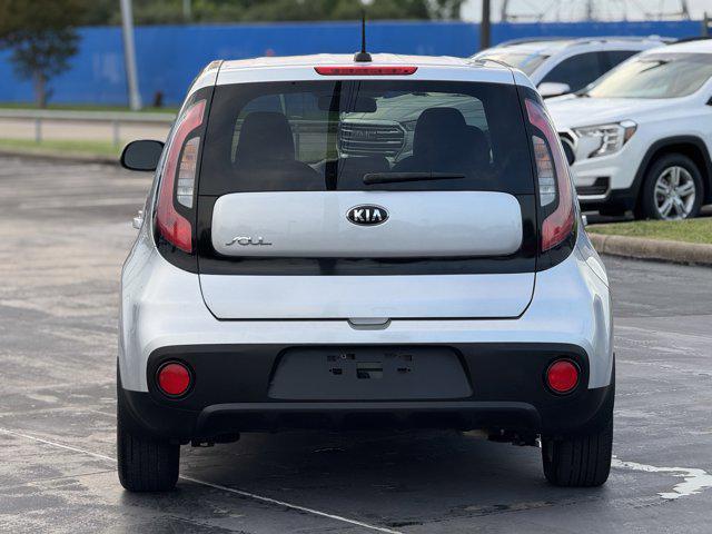 Photo of 2018 Bright Silver Kia Soul