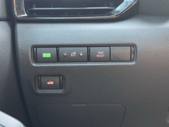 Photo of 2021 White Nissan Sentra