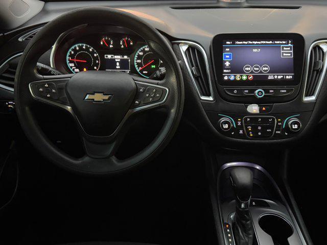 Photo of 2021 Silver Ice Metallic Chevrolet Malibu