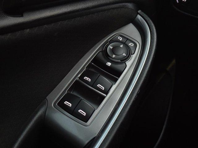 Photo of 2021 Silver Ice Metallic Chevrolet Malibu