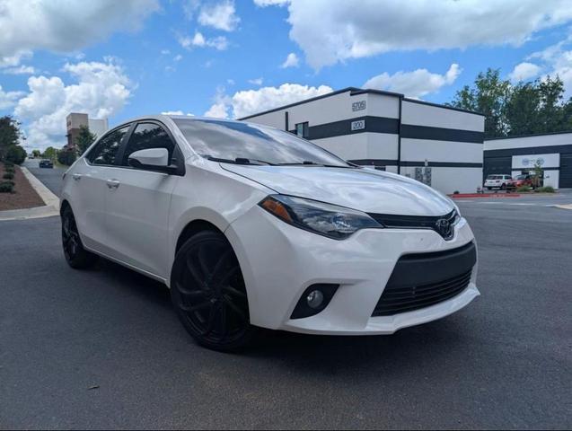 Photo of 2016 Super White Toyota Corolla