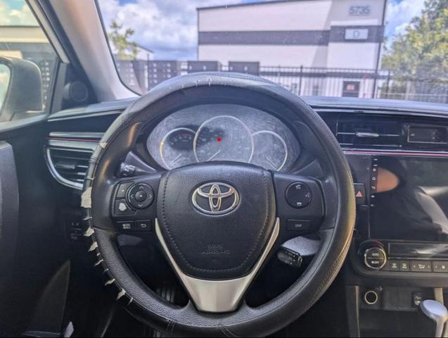 Photo of 2016 Super White Toyota Corolla