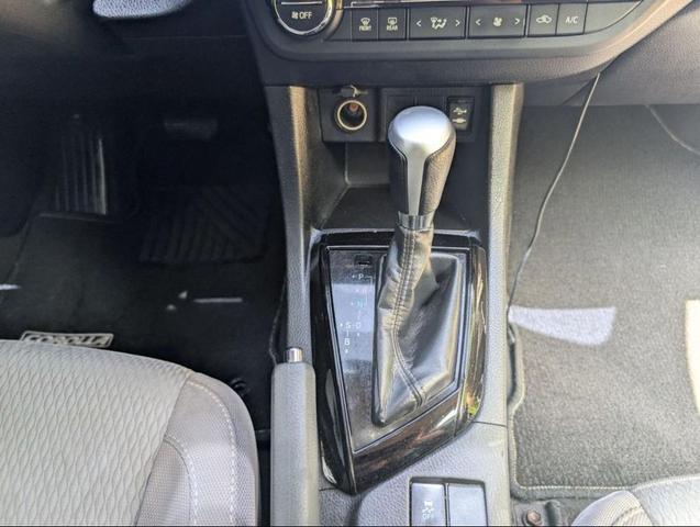 Photo of 2016 Super White Toyota Corolla