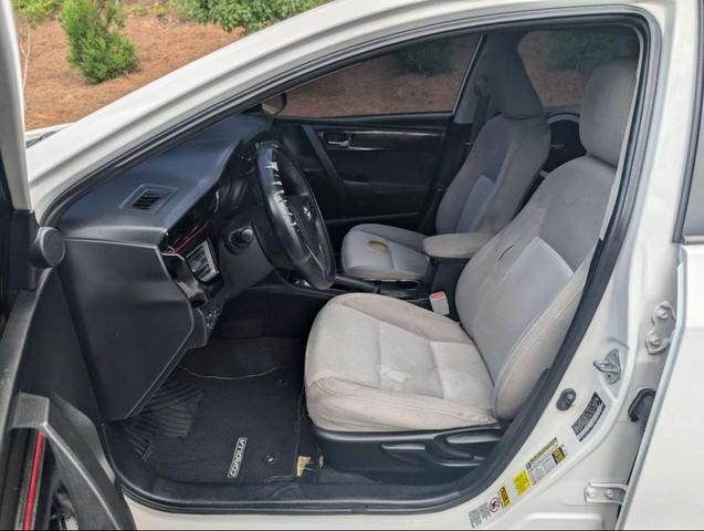Photo of 2016 Super White Toyota Corolla