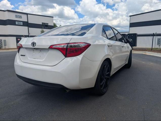 Photo of 2016 Super White Toyota Corolla