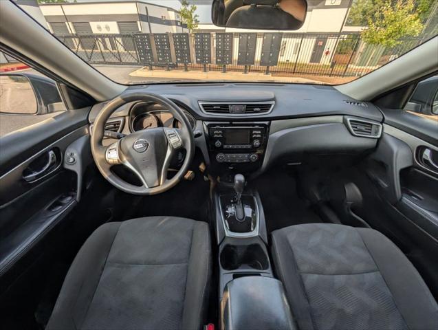 Photo of 2016 Gun Metallic Nissan Rogue