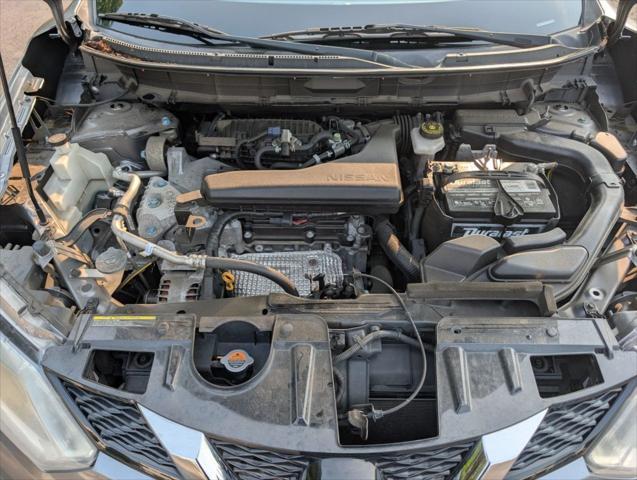 Photo of 2016 Gun Metallic Nissan Rogue